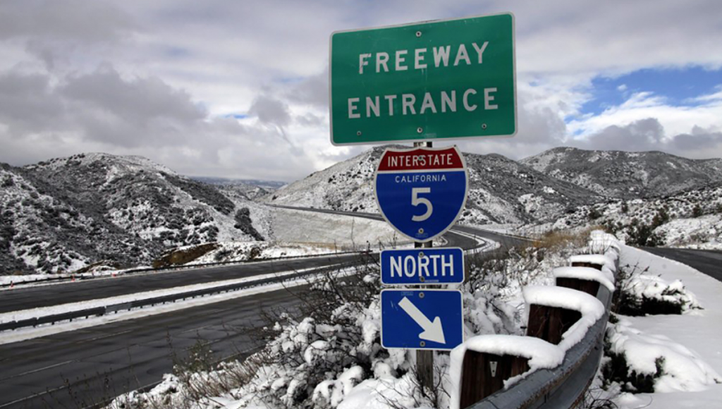 Snow shutters Grapevine again, Tehachapi Pass remains open