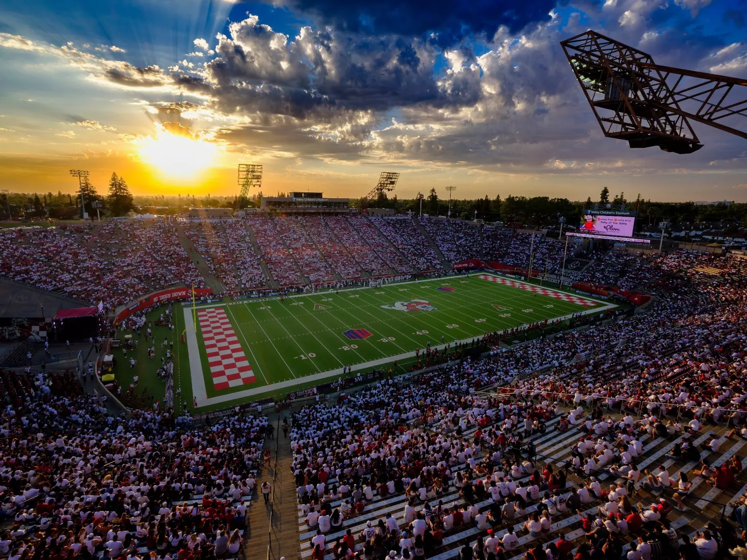 What TV channel is the Fresno State and Eastern Washington college football  game on?